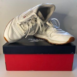 Reebok Classic Leather Sneakers in White/Gum W's 7.5